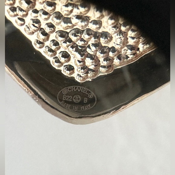 Chanel 22B GOLD HEART CC LOGO SMALL BROOCH CHARM PIN. - Picture 14 of 15